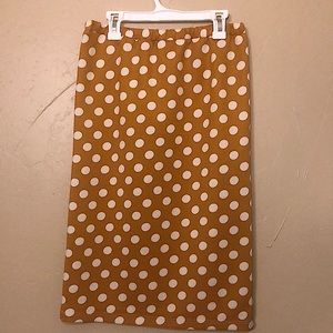 Polkadot yellow and white pencil skirt.